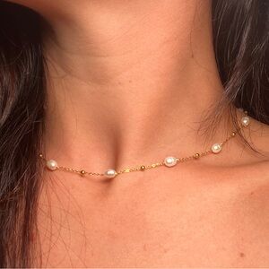 Elegant Gold and Pearl Necklace